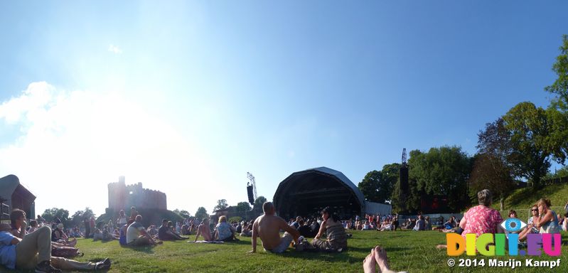 FZ006479-85 Paul Weller at Cardiff Castle